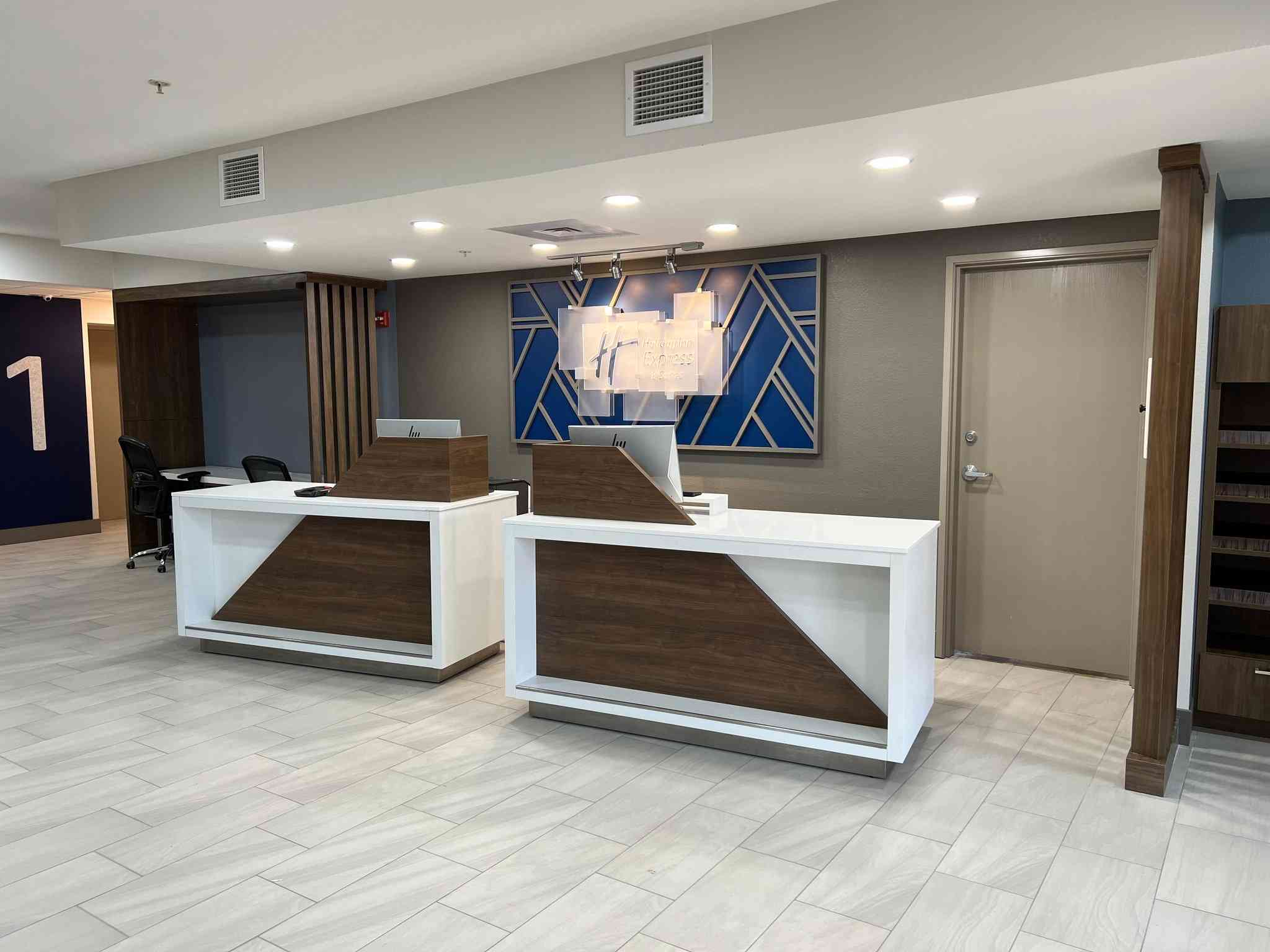 Holiday Inn Express Wichita North - Park City in Park City, KS