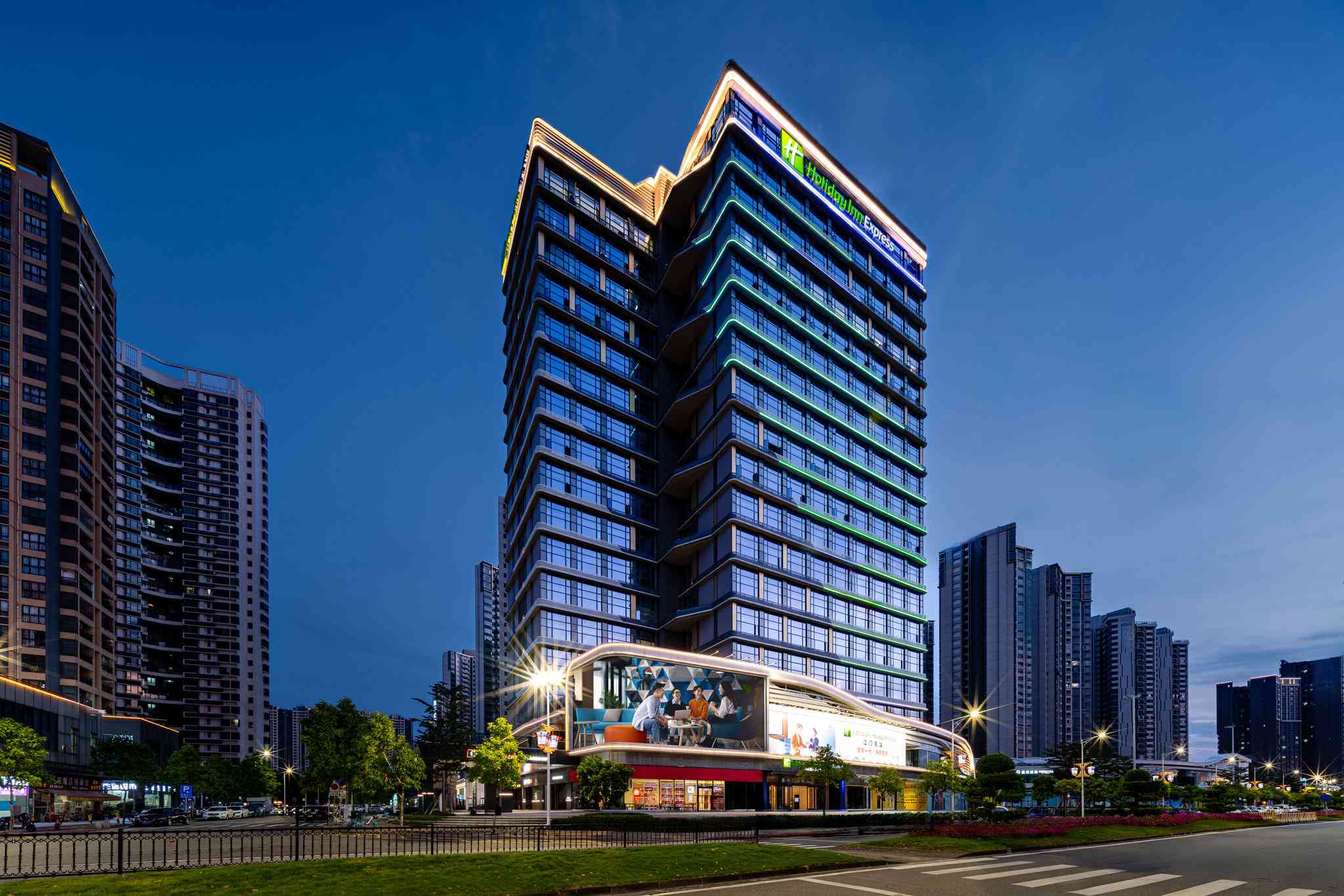 Holiday Inn Express Jiangmen East Station in Цзянмэнь, CN