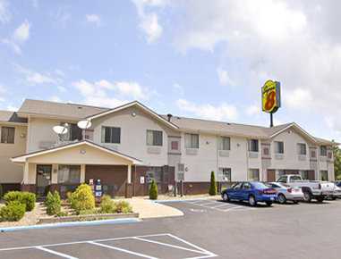 Super 8 by Wyndham Weston WV in Weston, WV