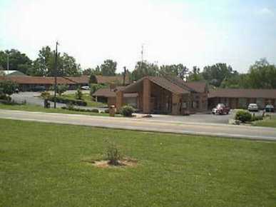 Four Seasons Motel in Mont. Vernon, IN