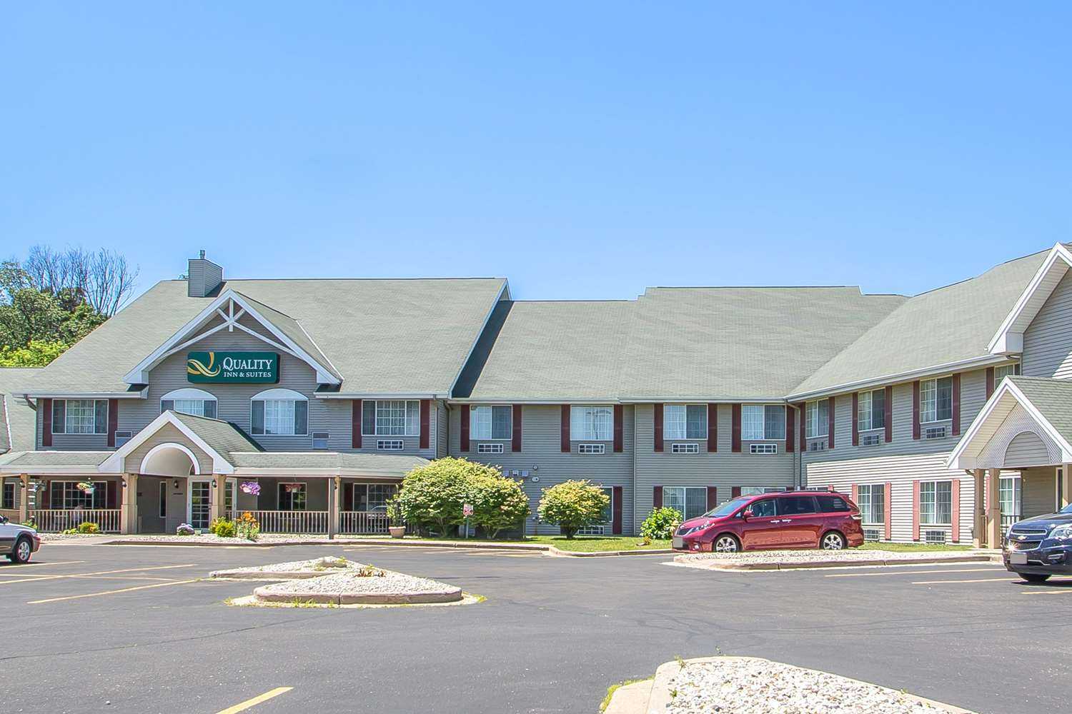 Quality Inn and Suites East Troy in East Troy, WI