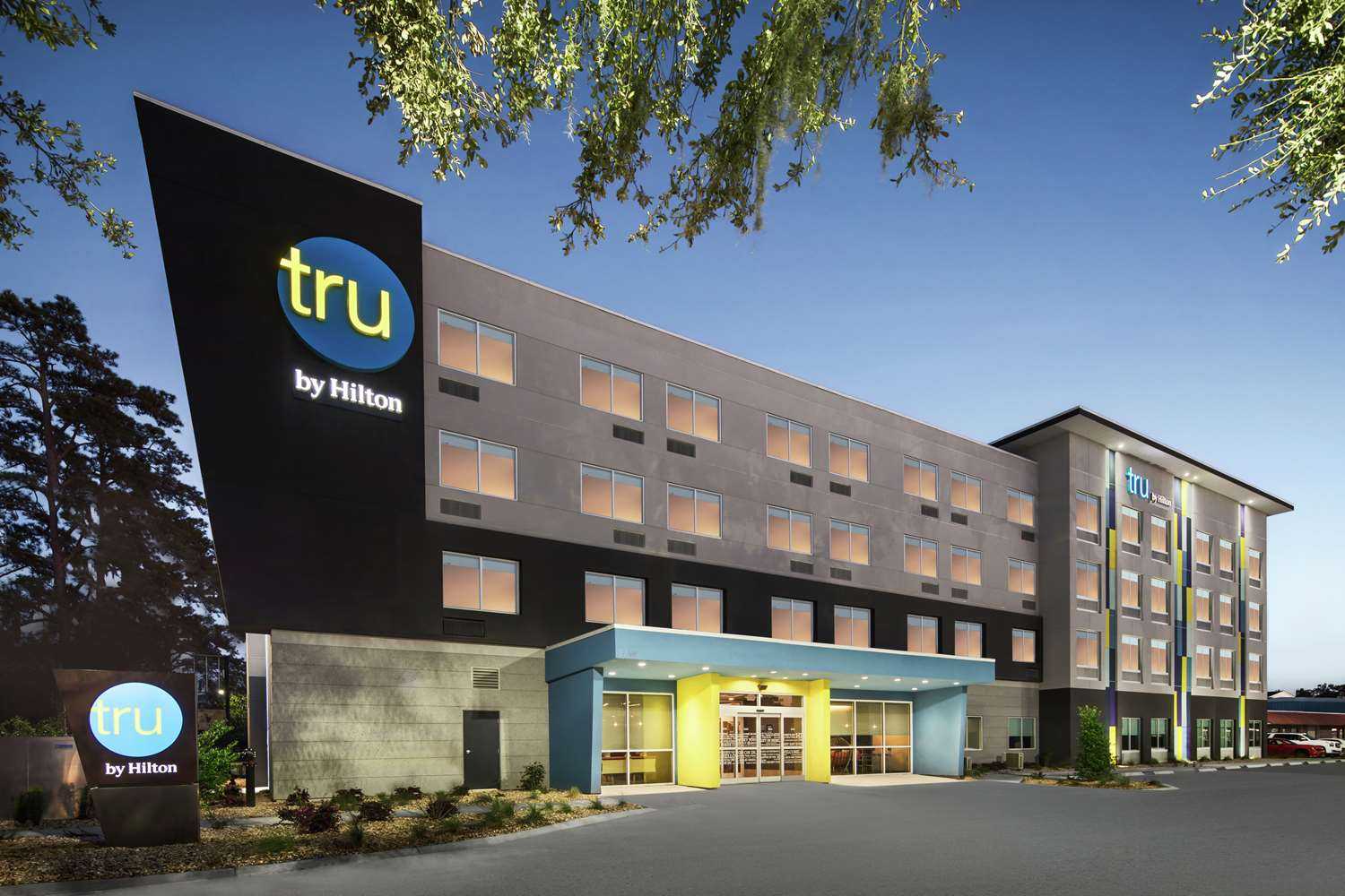 Tru By Hilton Savannah Midtown in Savannah, GA