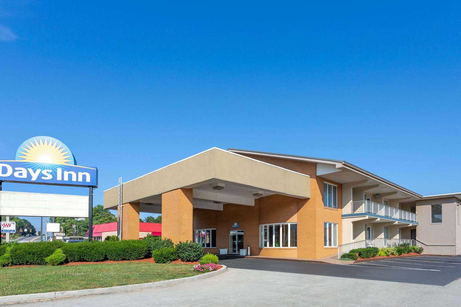 Days Inn by Wyndham Breezewood in Breezewood, PA