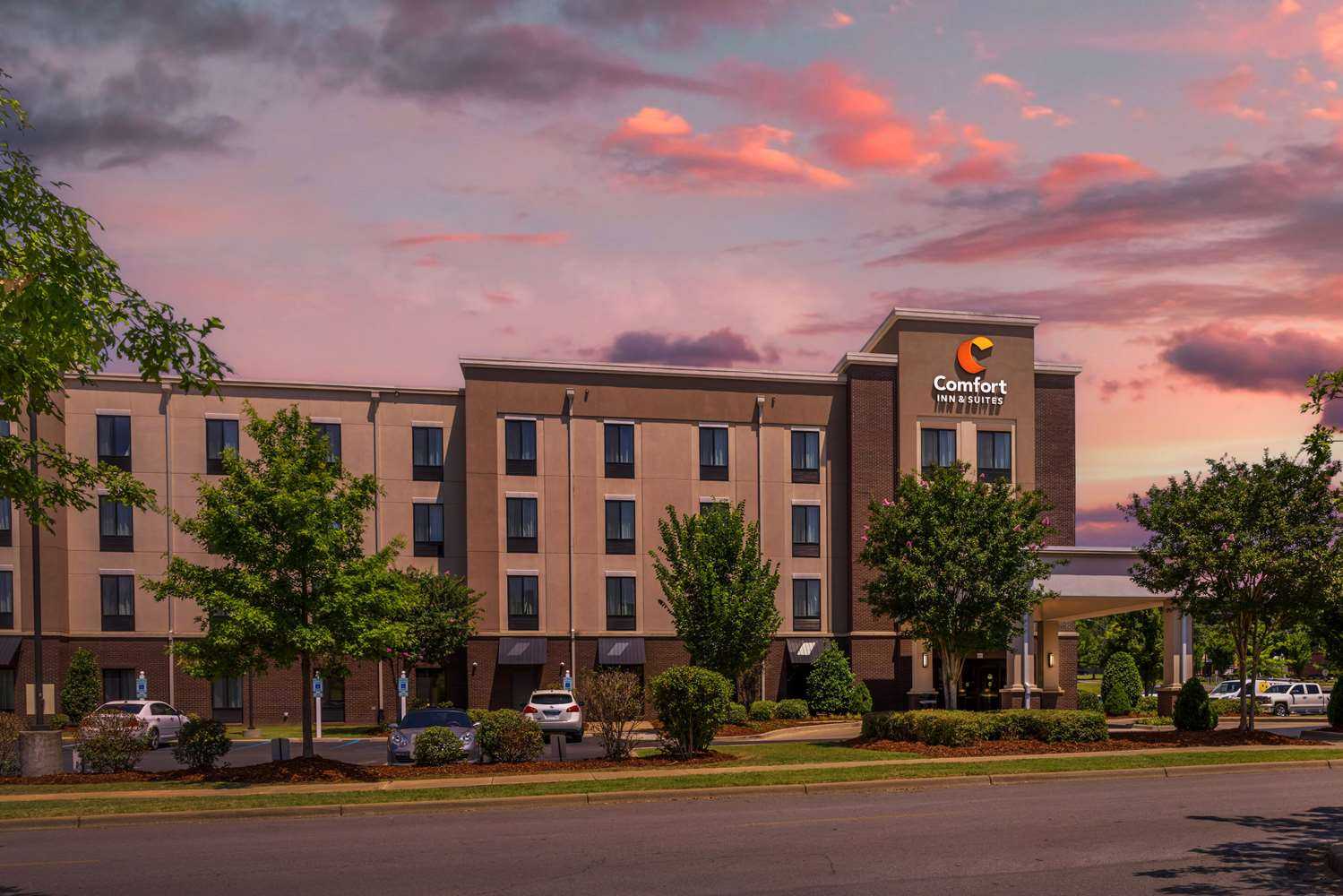 Comfort Inn and Suites At CrossPlex Village in Birmingham, AL