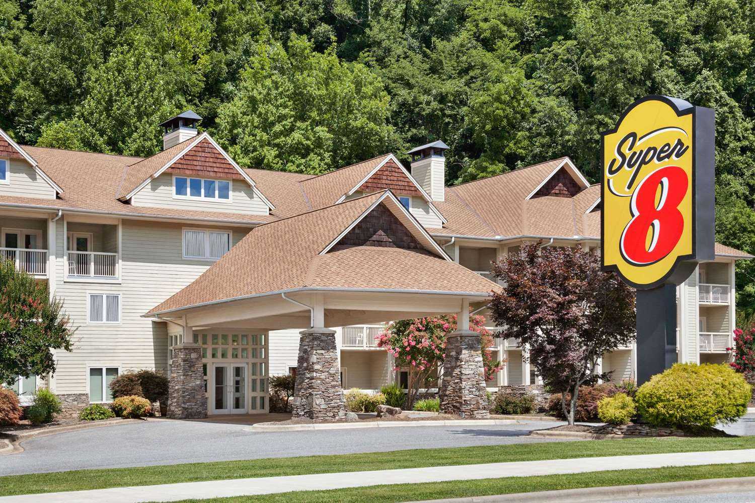 Super 8 by Wyndham Cherokee in Cherokee, NC