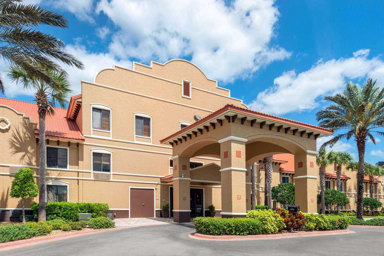 Clarion Inn Ormond Beach at Destination Daytona in Ormond Beach, FL