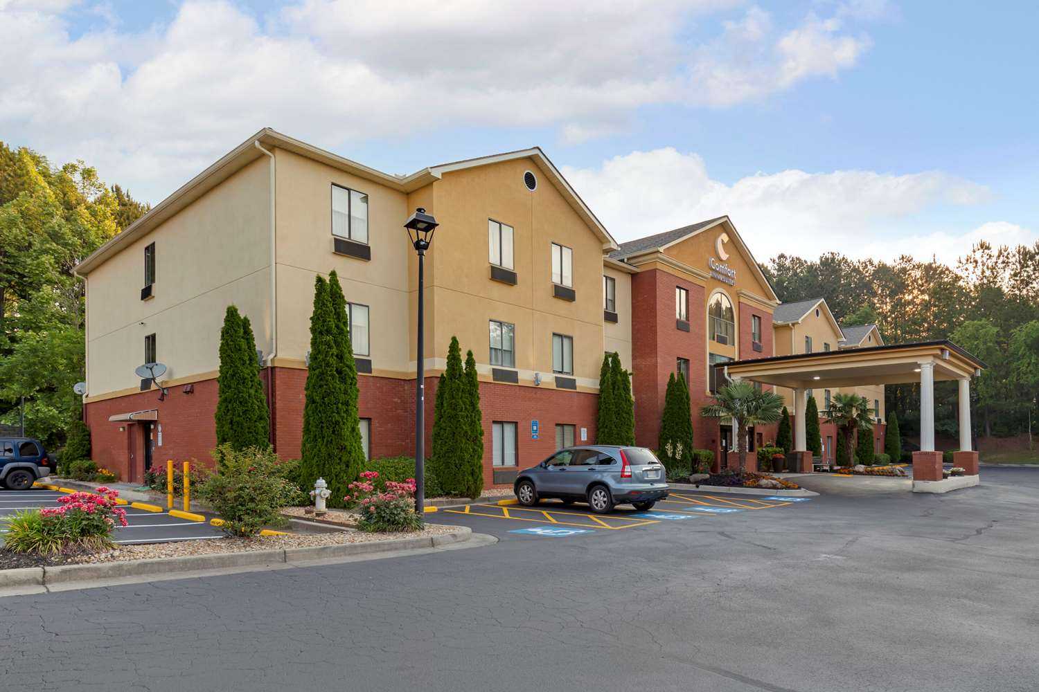 Comfort Inn and Suites in 坎顿, GA