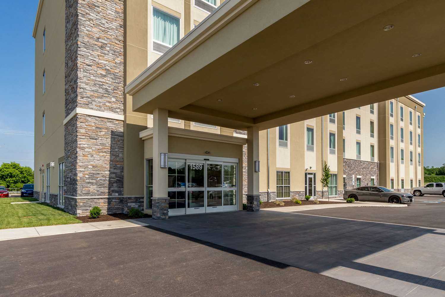 Comfort Inn and Suites - Harrisburg Airport - Hers in Middletown, PA