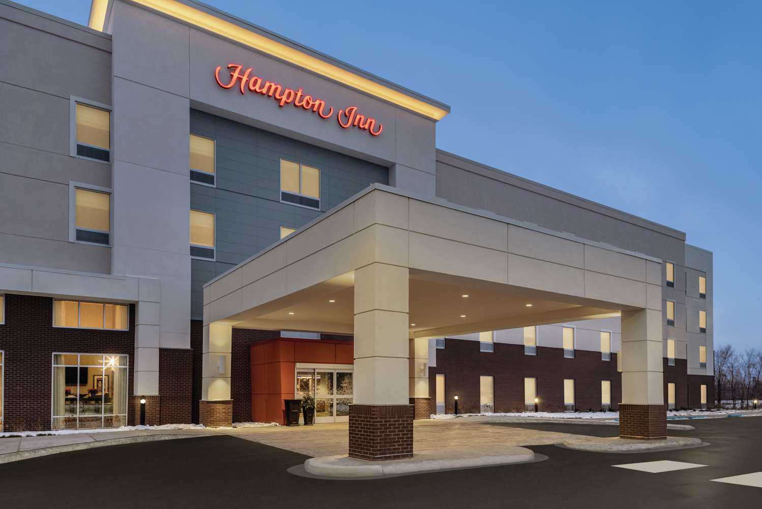 Hampton Inn Brooklyn Park in Brooklyn Park, MN