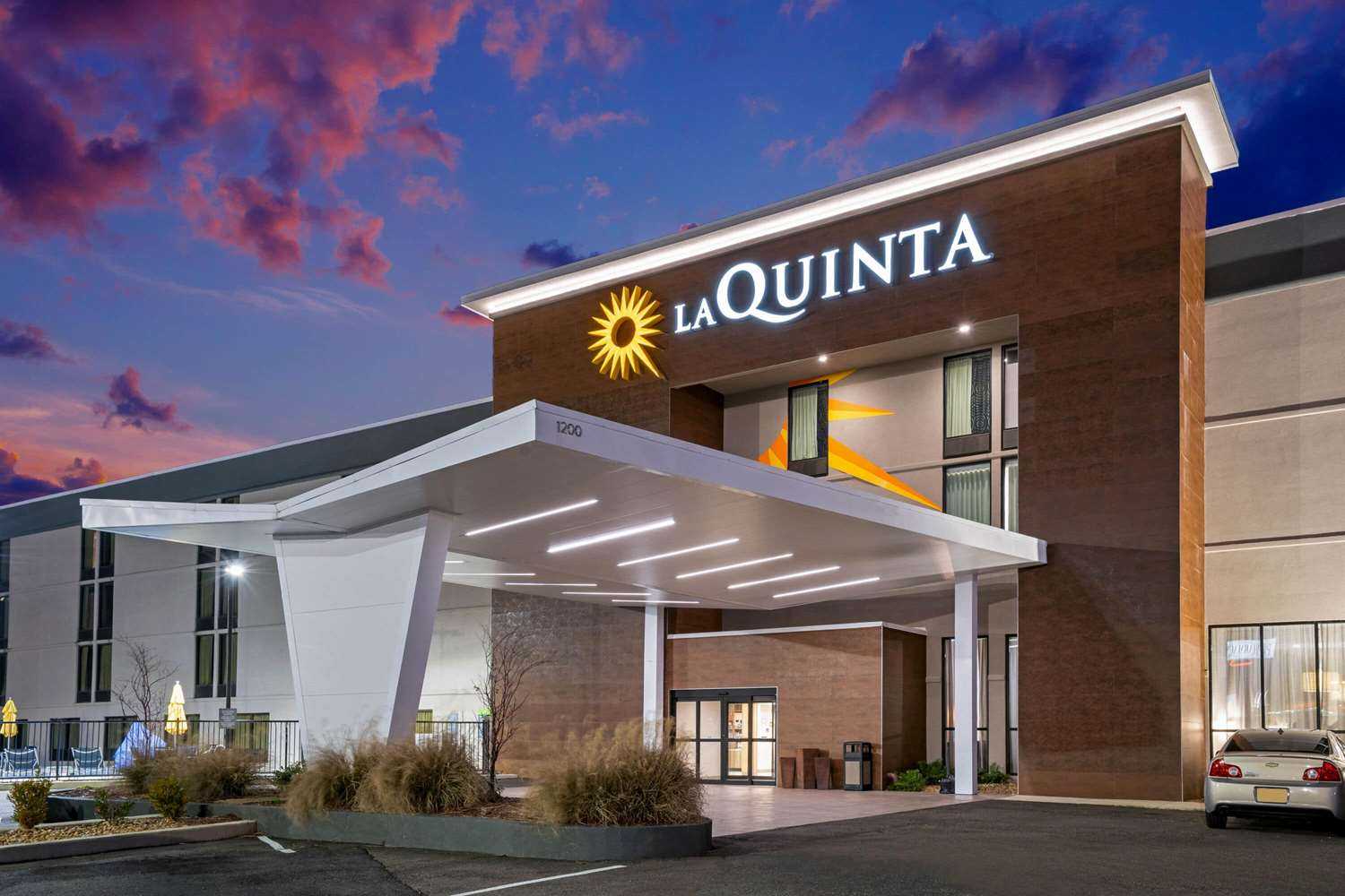 La Quinta Inn & Suites by Wyndham Columbus MS in Columbus, MS