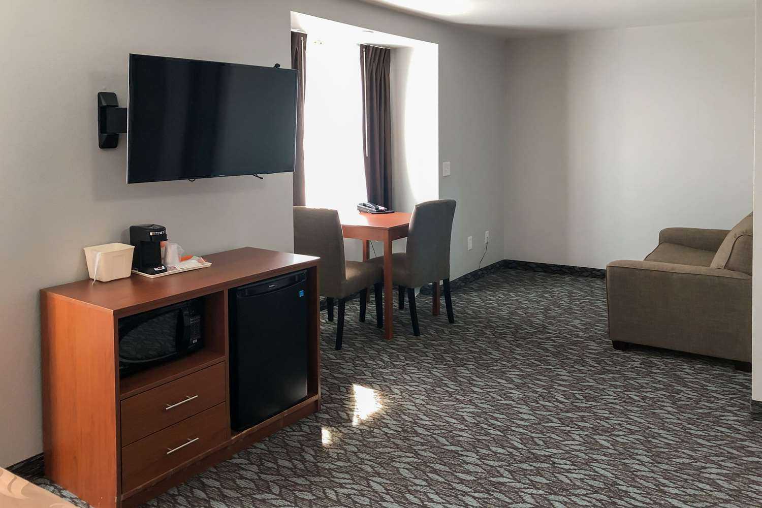 Quality Inn and Suites Watertown Fort Drum in Calcium, NY