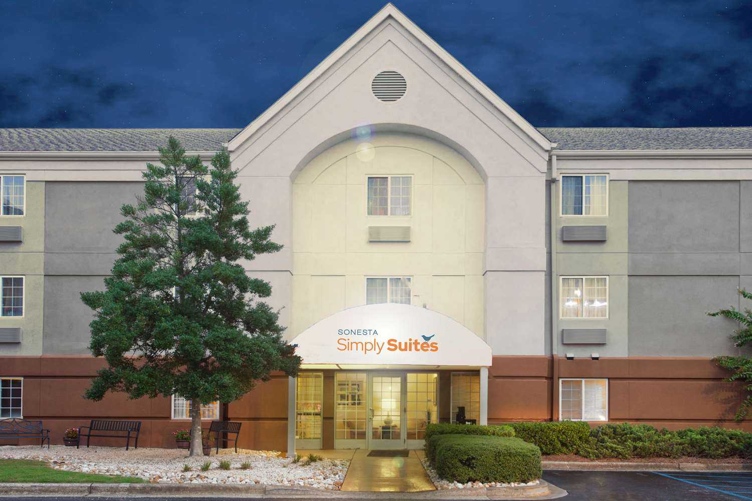 Sonesta Simply Suites Birmingham Hoover in Birmingham, AL