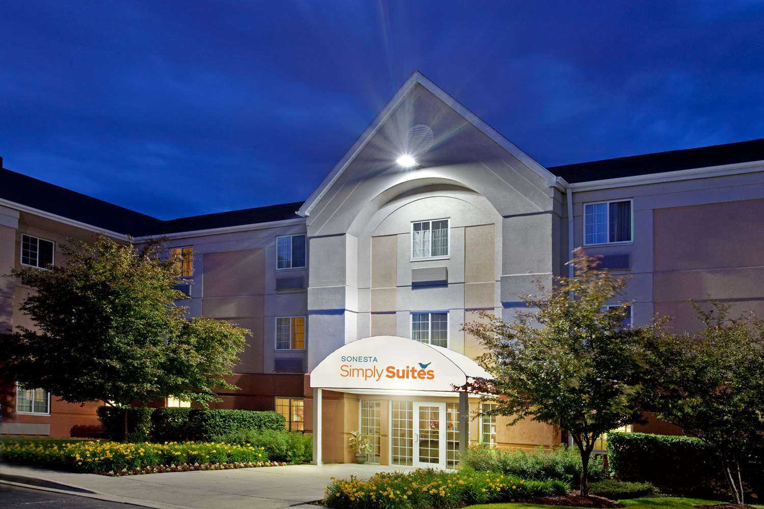 Sonesta Simply Suites Chicago Waukegan in Waukegan, IL