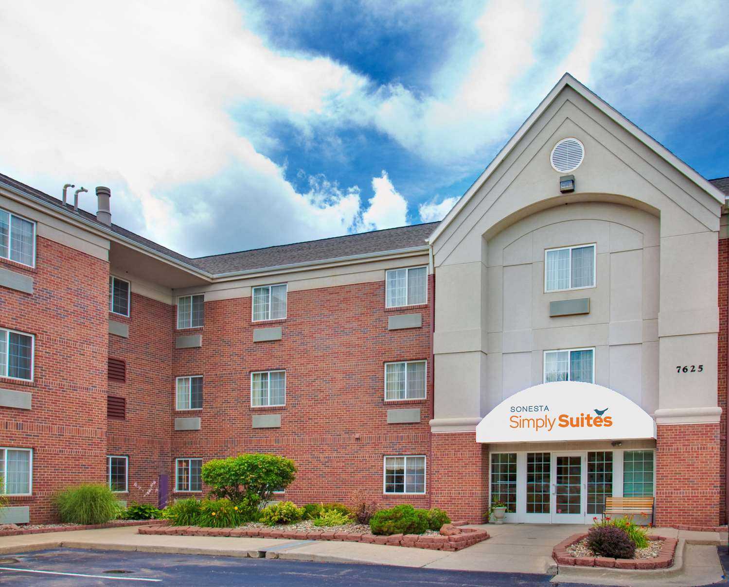 Sonesta Simply Suites Des Moines in Des Moines, IA