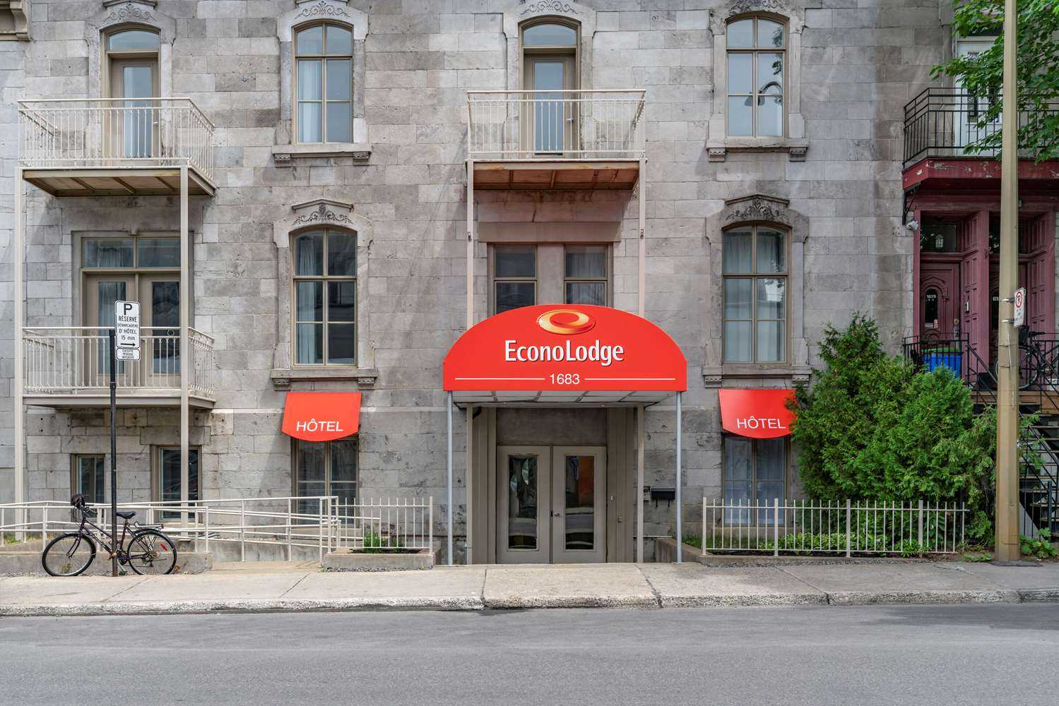 Econo Lodge in Montreal, QC