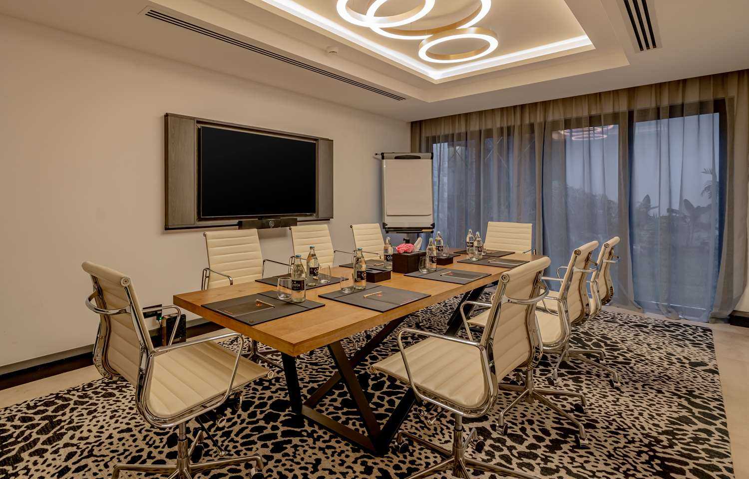 Kwetu Nairobi, Curio Collection by Hilton в Nairobi, KE