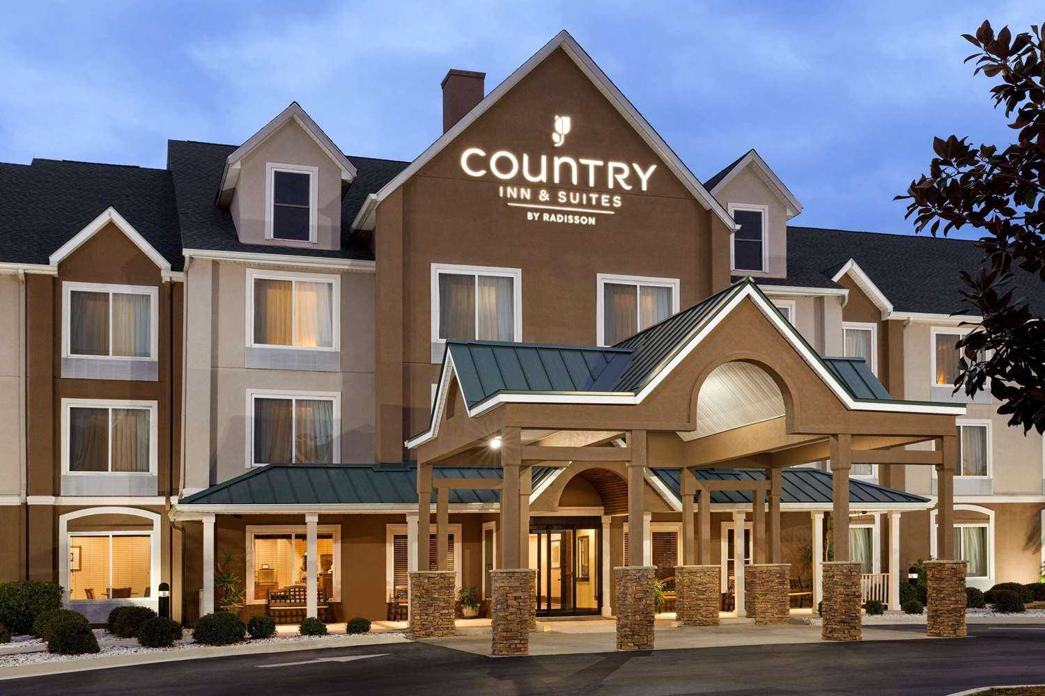 Country Inn & Suites By Radisson Savannah I-95 North in Port Wentworth, GA