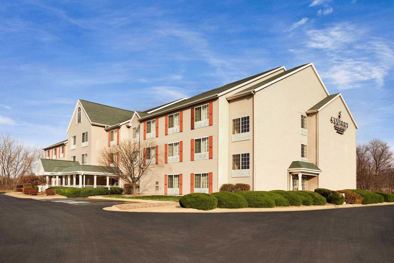 Country Inn & Suites By Radisson Clinton in Clinton, IA