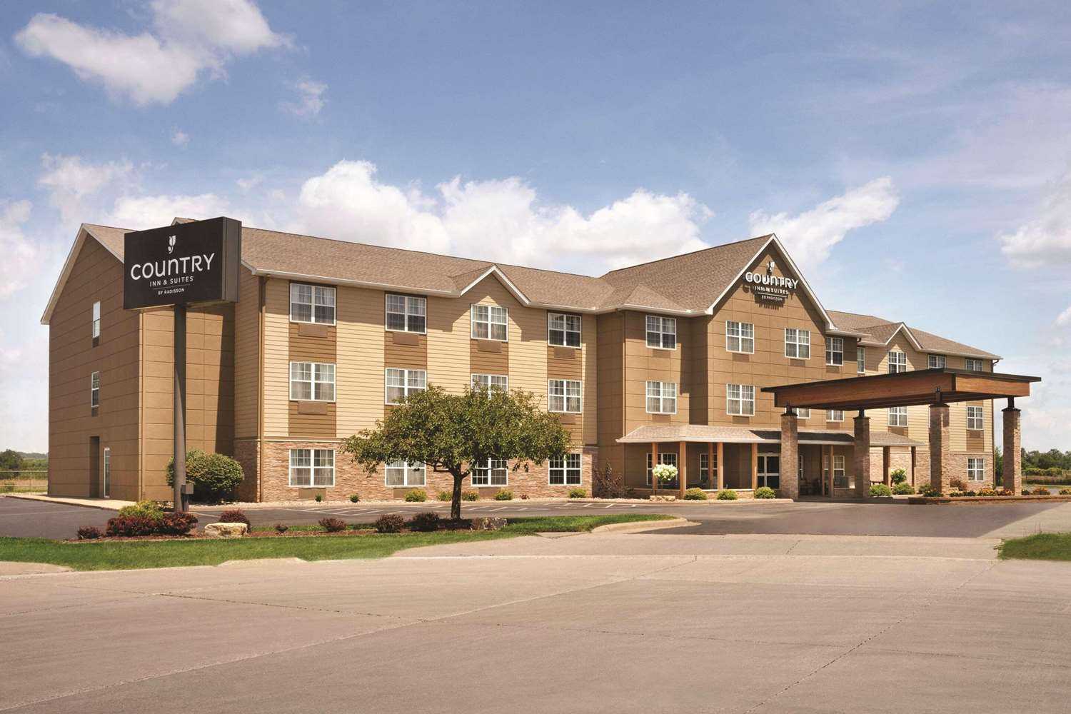 Country Inn & Suites By Radisson Moline Airport in 莫林, IL