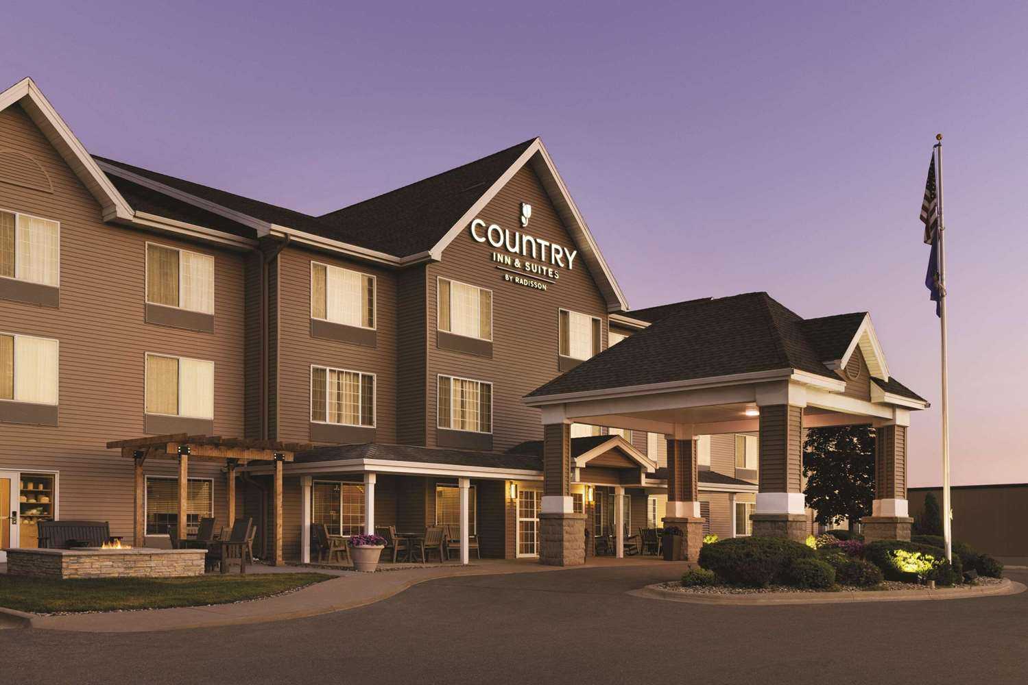 Country Inn & Suites By Radisson Albert Lea in Albert Lea, MN