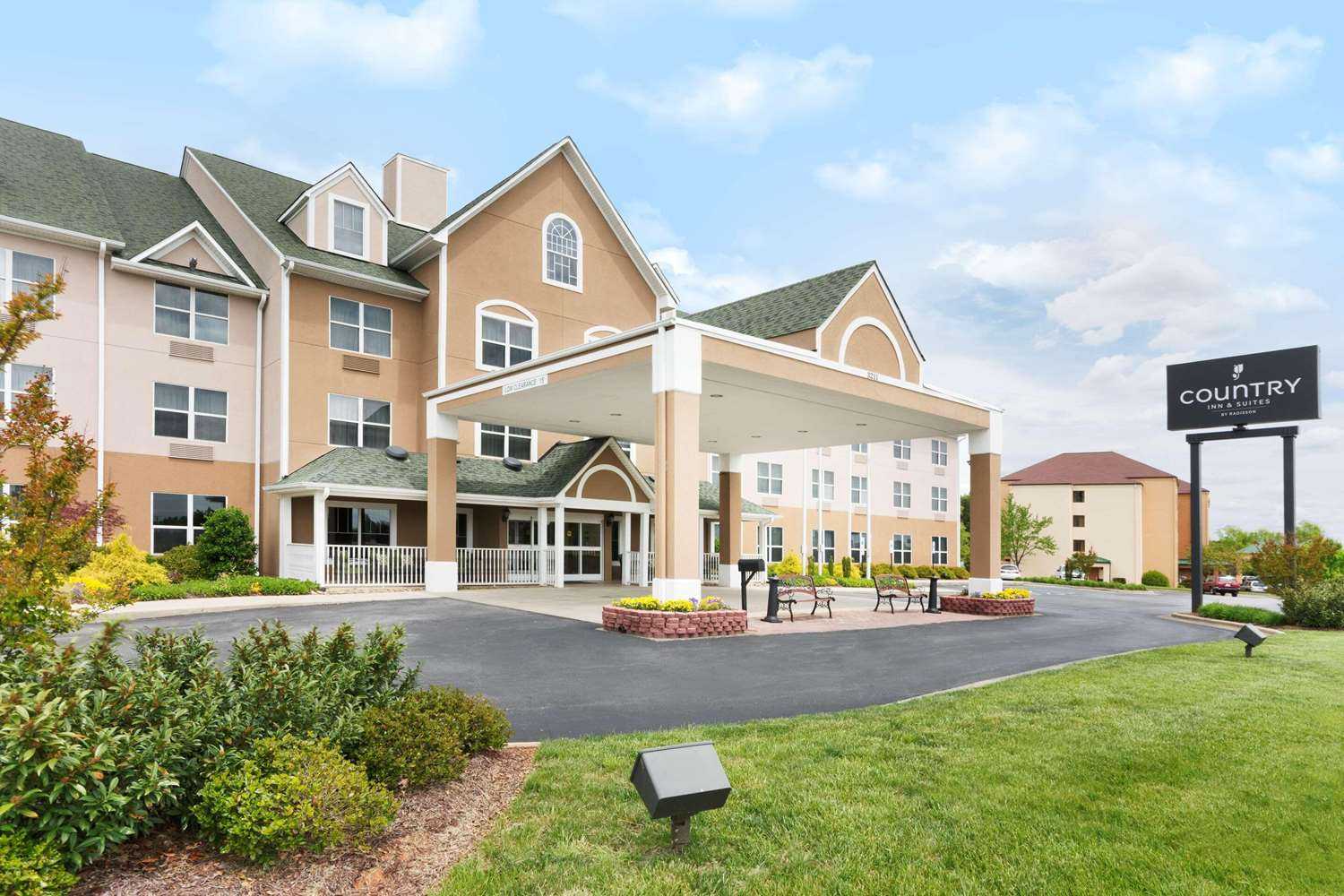 Country Inn and Suites By Radisson, Burlington (Elon), NC in Burlington, NC