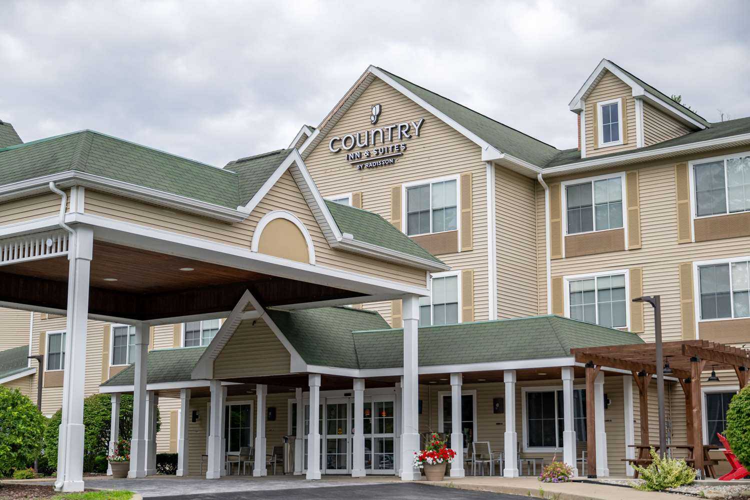 Country Inn & Suites By Radisson, Lake George (Queensbury), NY in Queensbury, NY