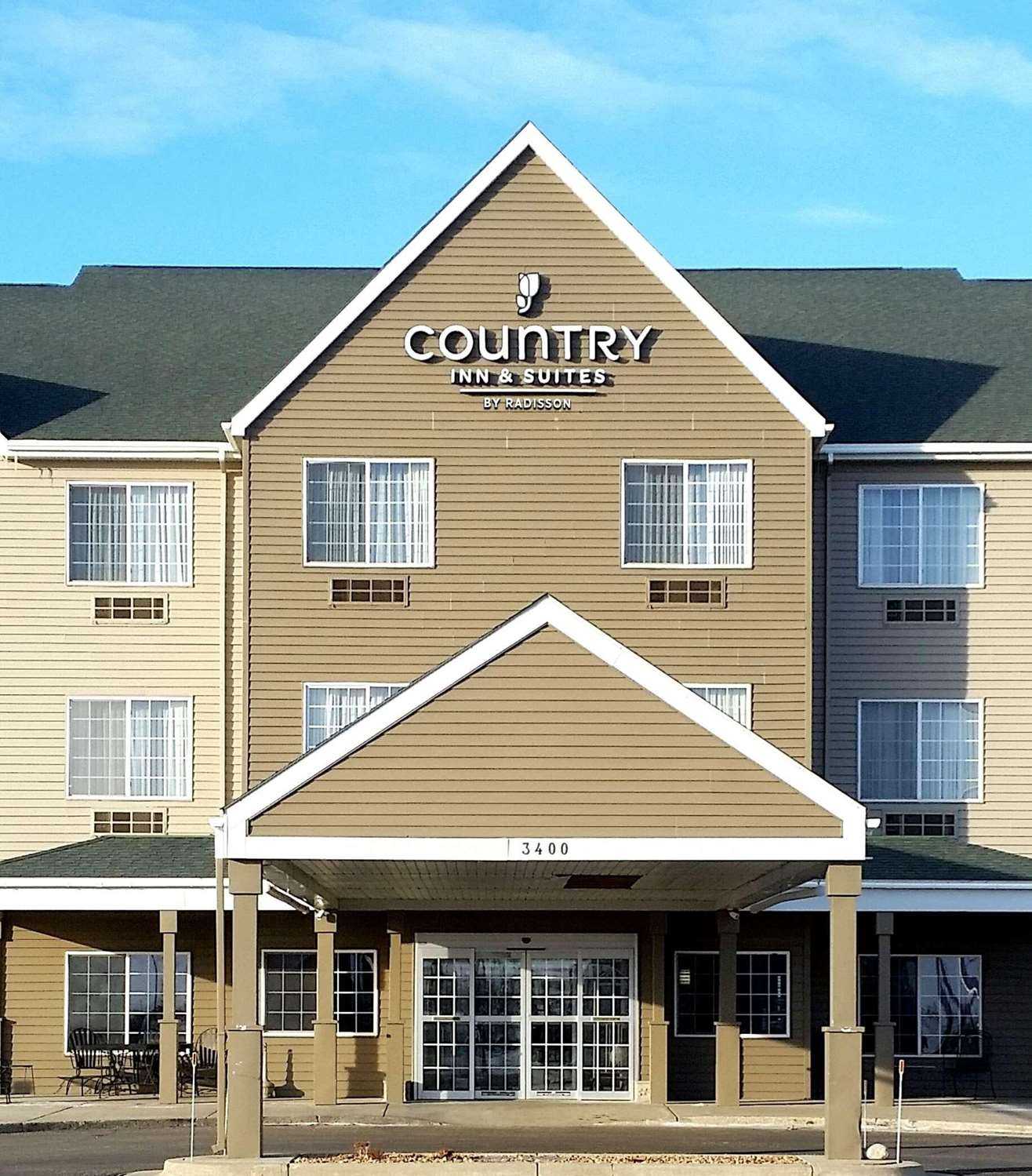 Country Inn & Suites By Radisson Watertown in Watertown, SD