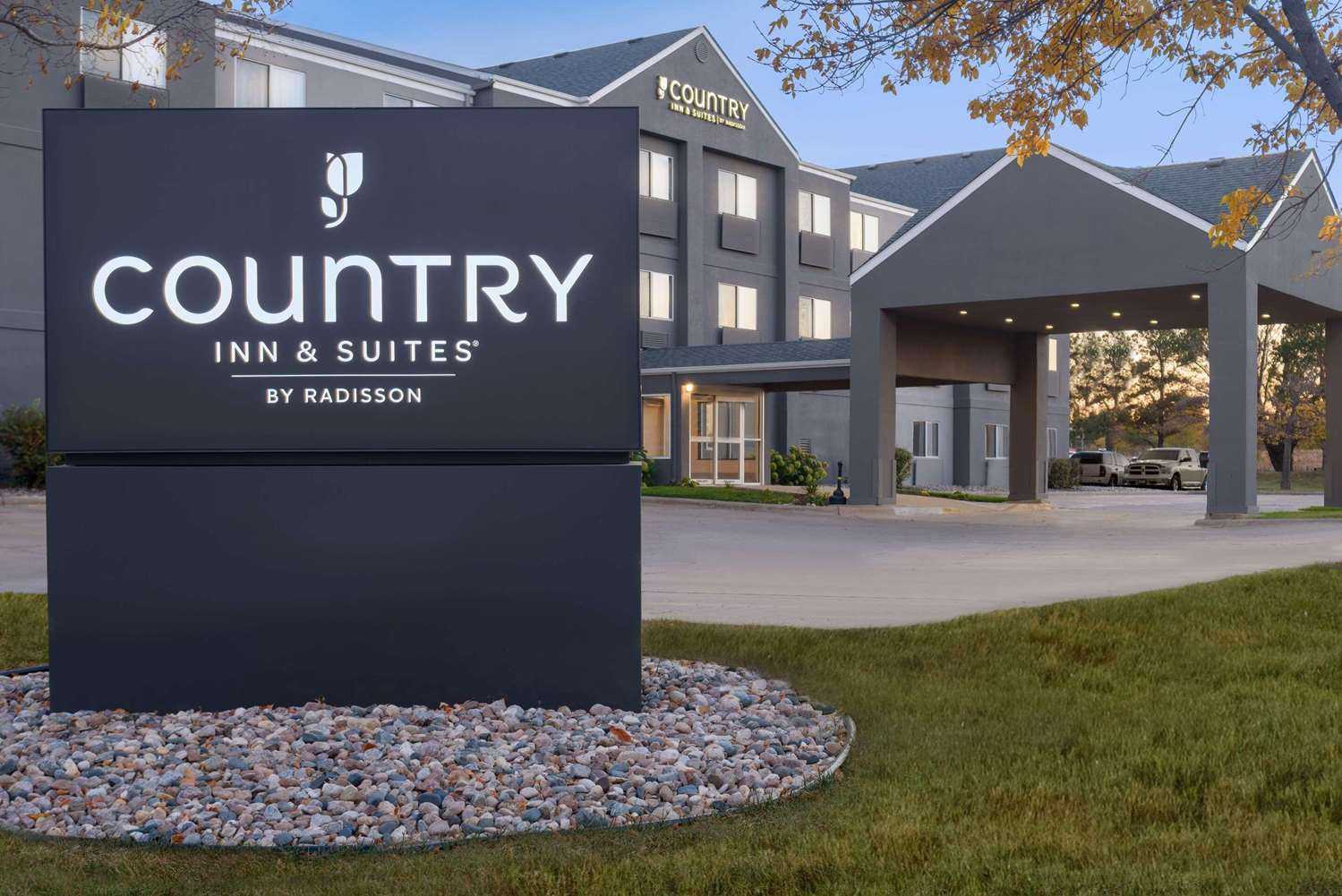 Country Inn and Suites by Radisson Brookings in Brookings, SD