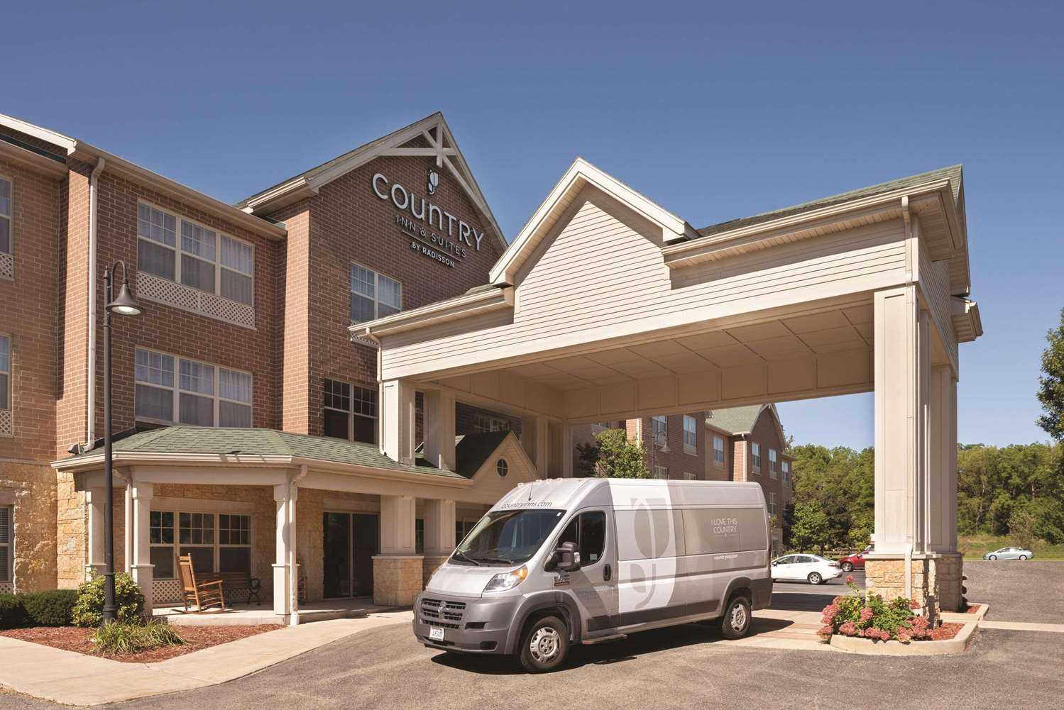 Country Inn & Suites By Radisson, Madison Southwest, WI in Madison, WI