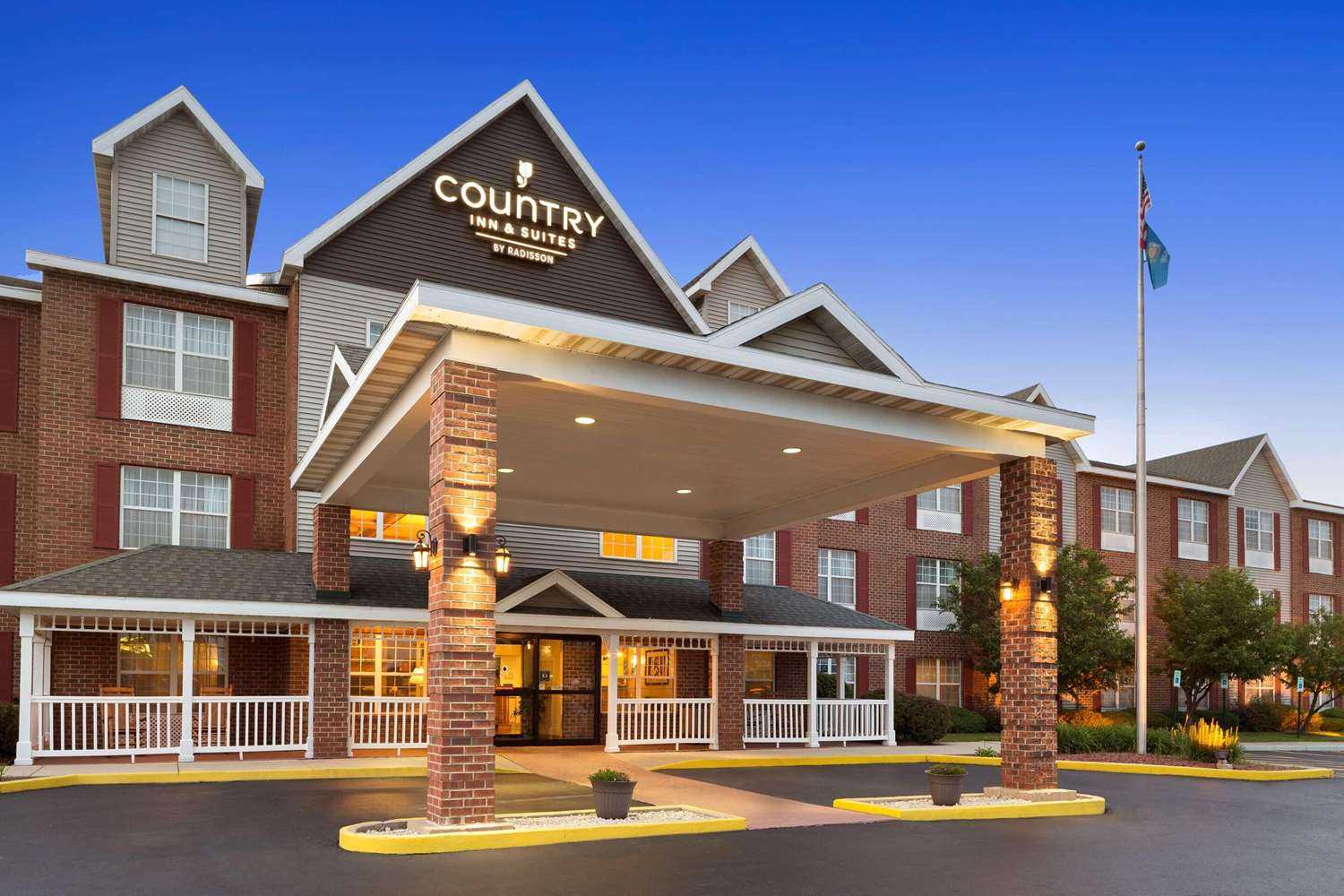 Country Inn & Suites By Radisson- Kenosha in Kenosha, WI