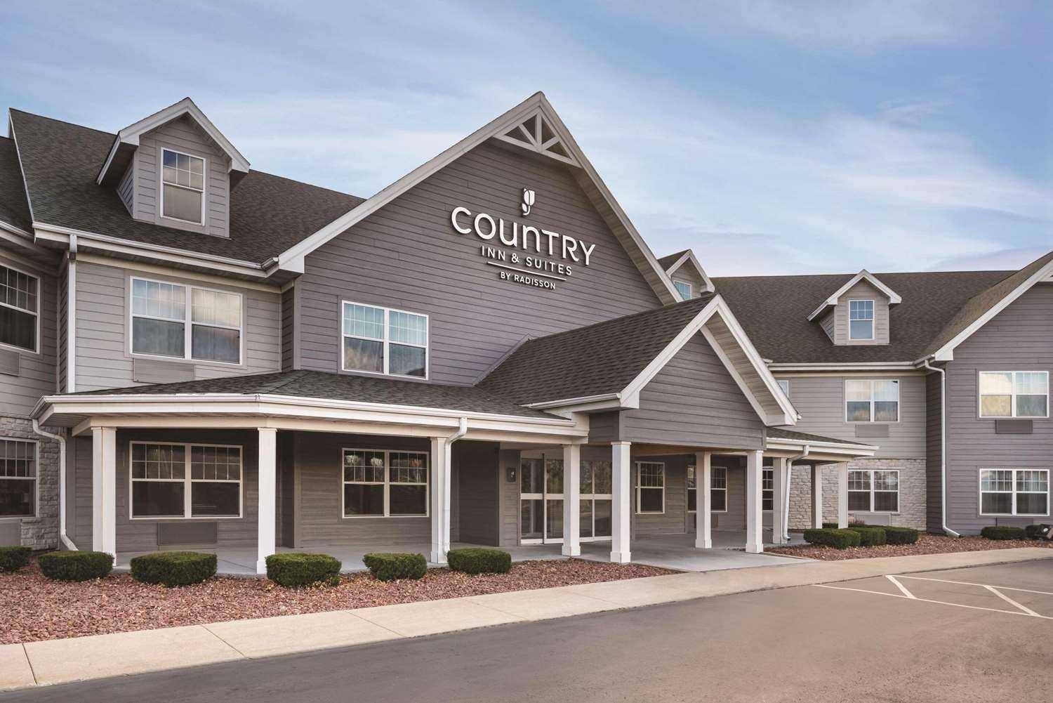 Country Inn & Suites By Radisson Germantown in Germantown, WI