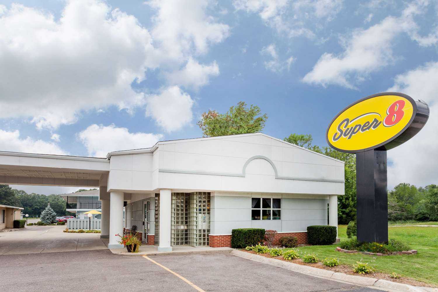 Super 8 by Wyndham Stevensville/St. Joseph in Stevensville, MI