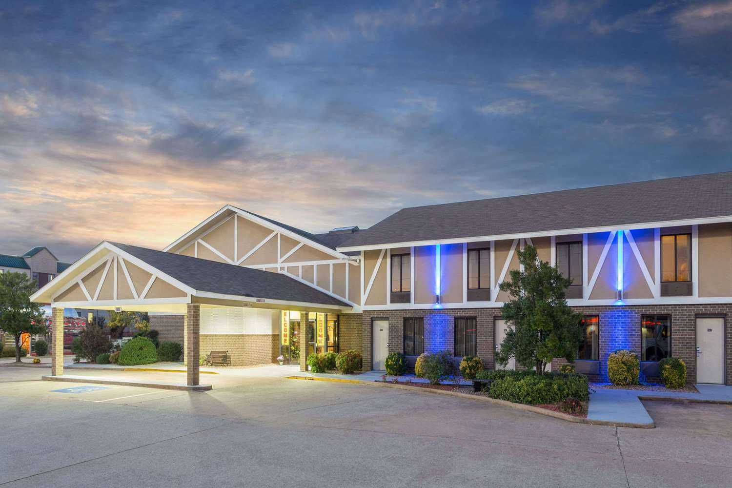 Super 8 by Wyndham Bentonville in Bentonville, AR