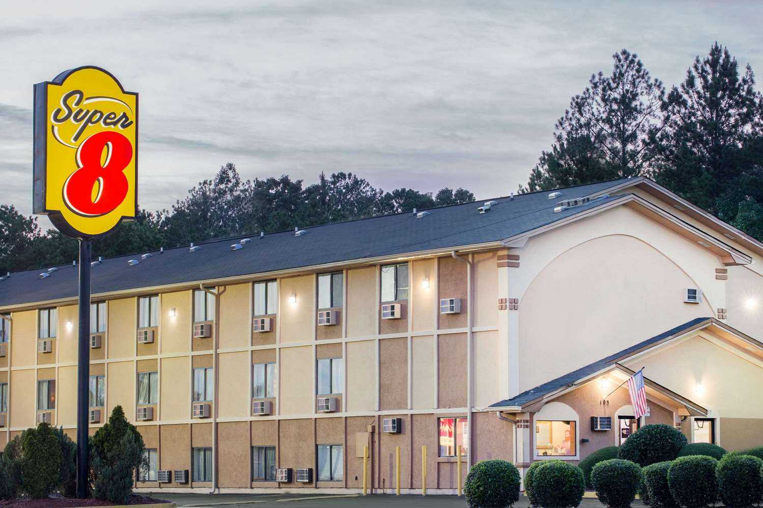 Super 8 by Wyndham Warner Robins in Warner Robins, GA