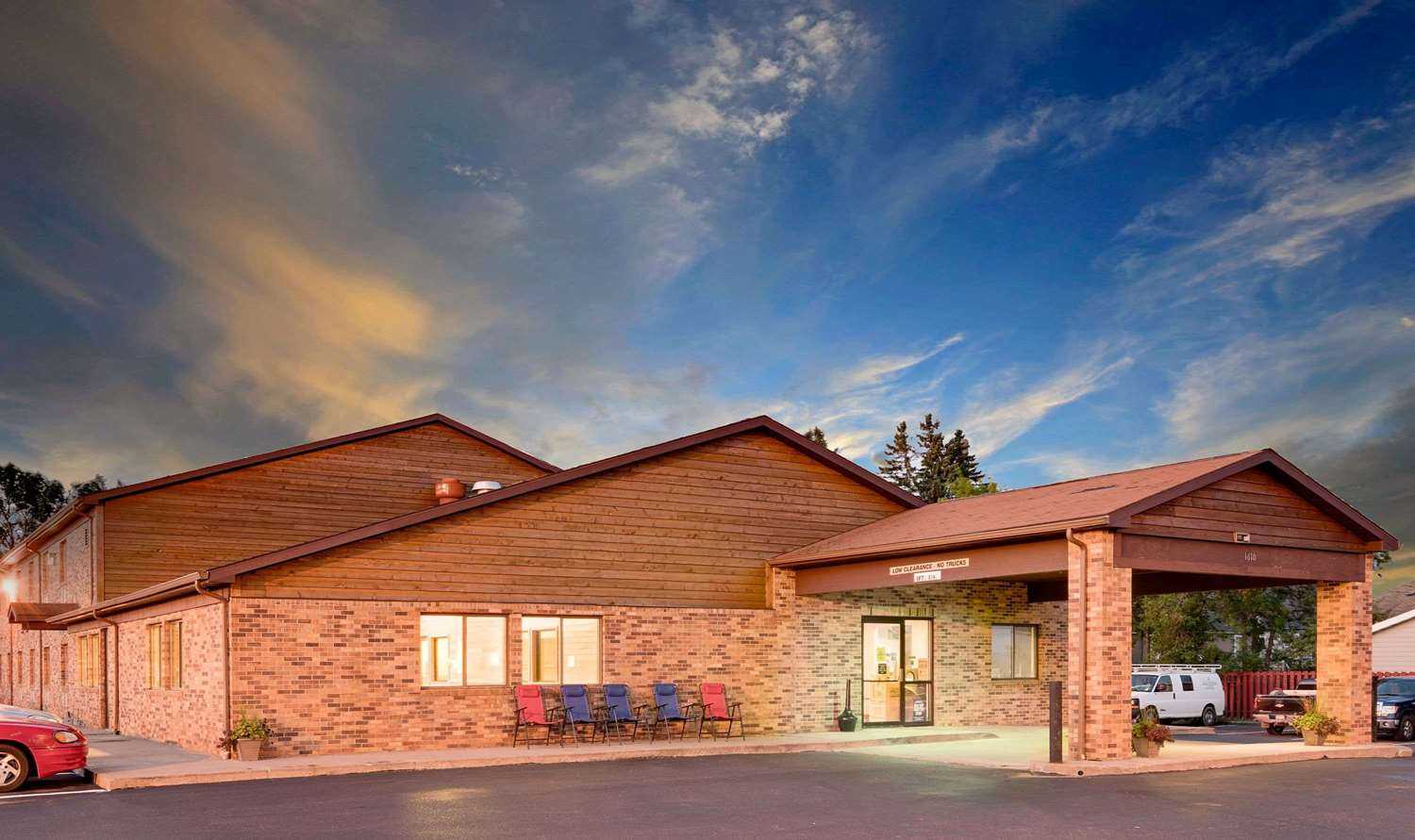 Super 8 by Wyndham Ashland in Ashland, WI