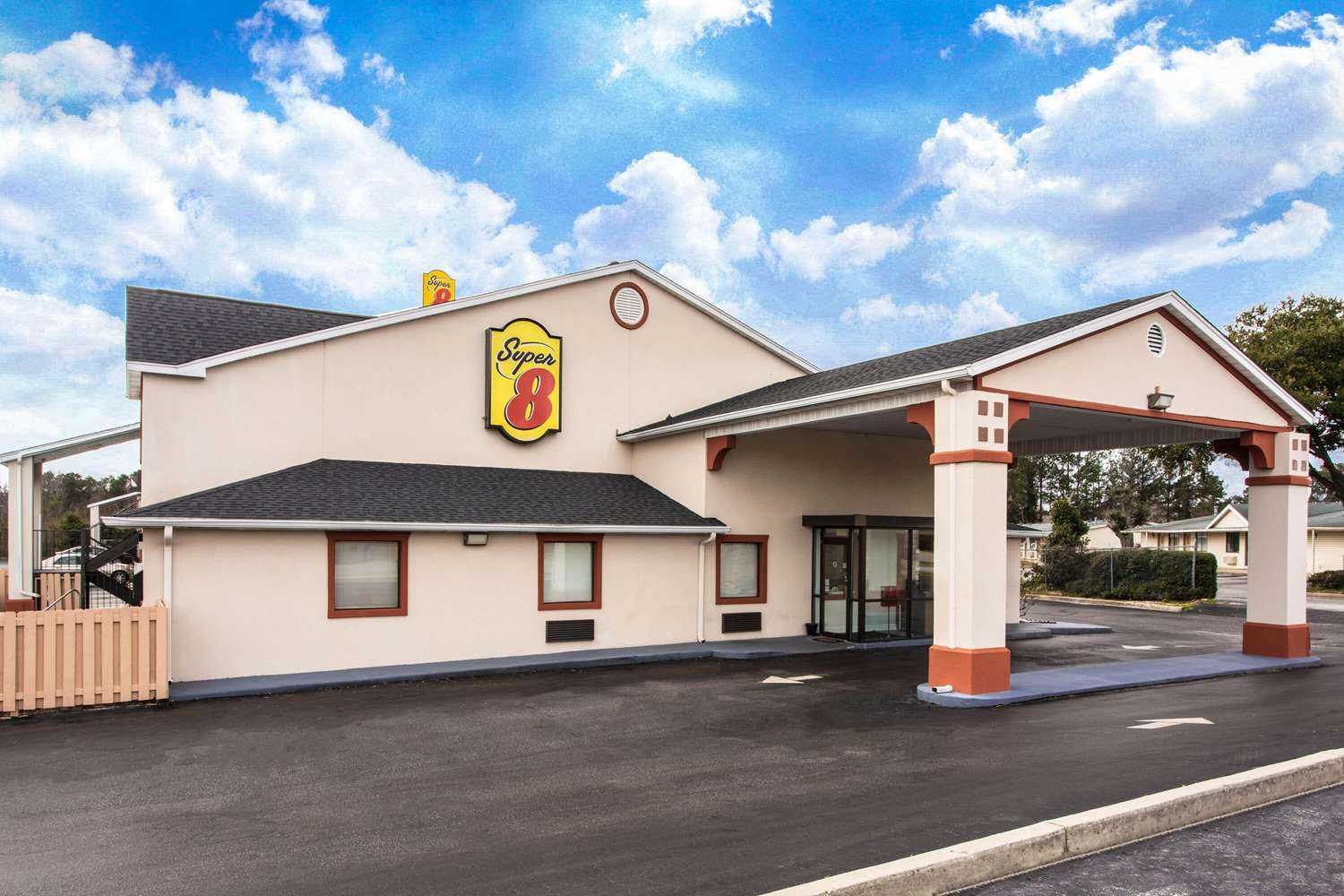 Super 8 by Wyndham Florence in Florence, SC