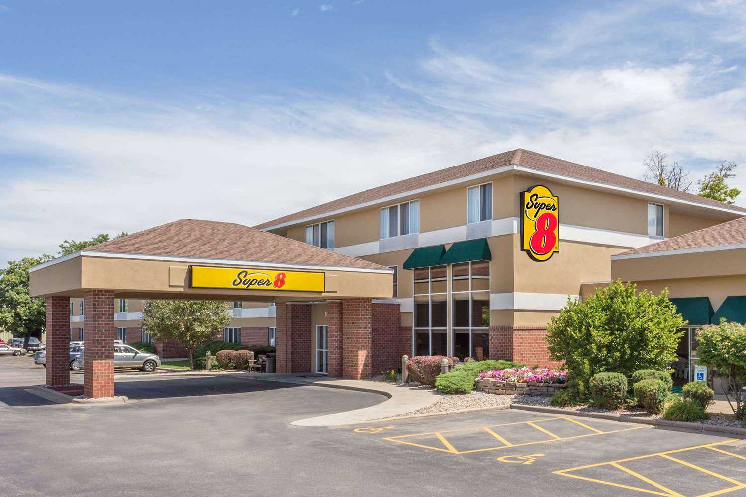 Super 8 by Wyndham Madison South in Madison, WI