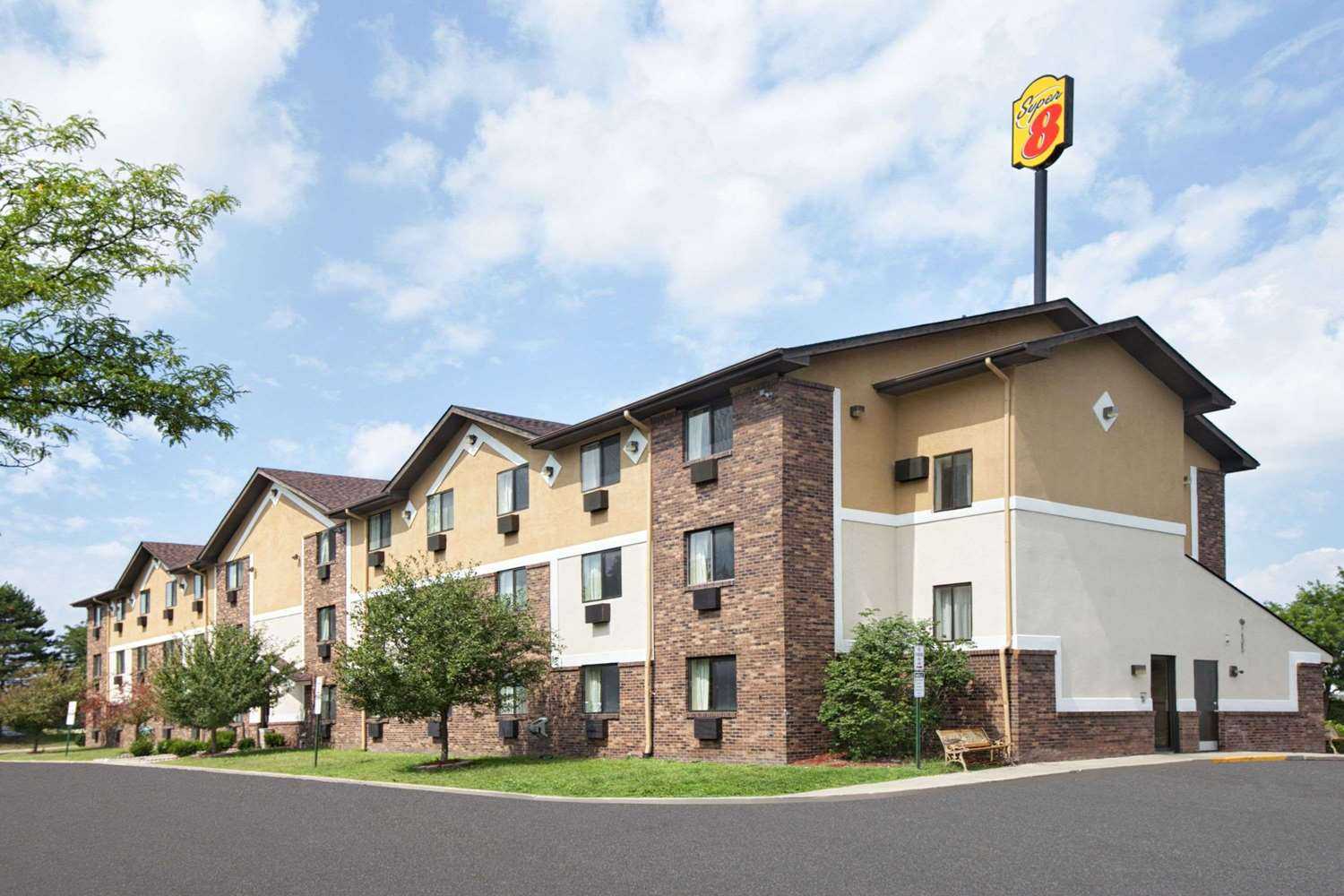 Super 8 by Wyndham Canton/Livonia Area in Canton, MI