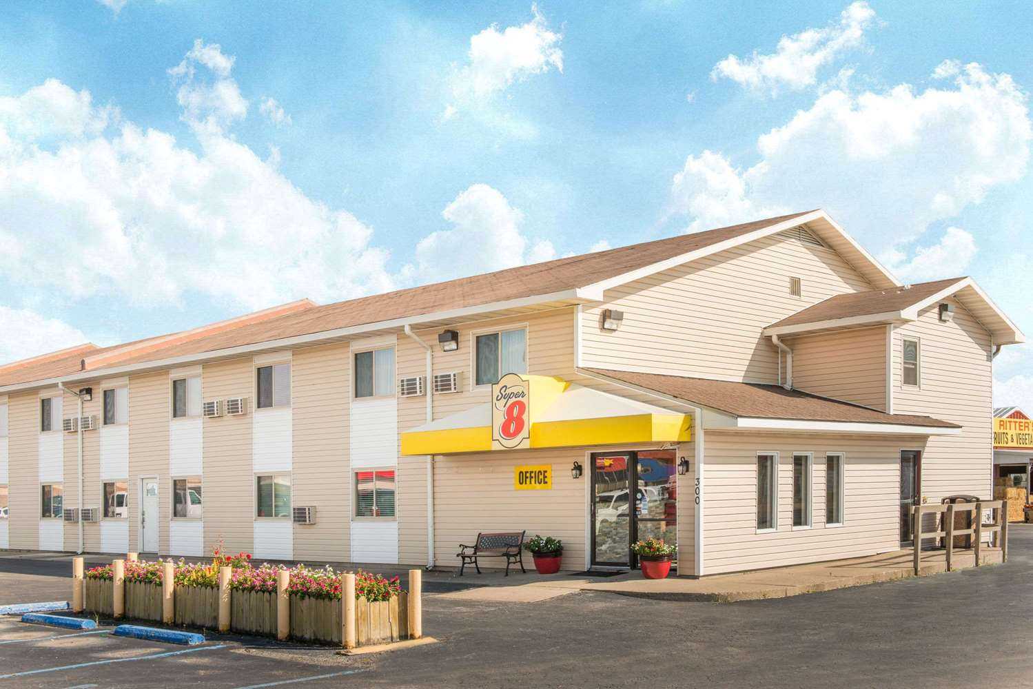 Super 8 by Wyndham Moberly MO in Moberly, MO