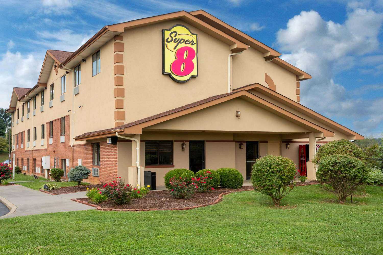 Super 8 by Wyndham Abingdon VA in Abingdon, VA