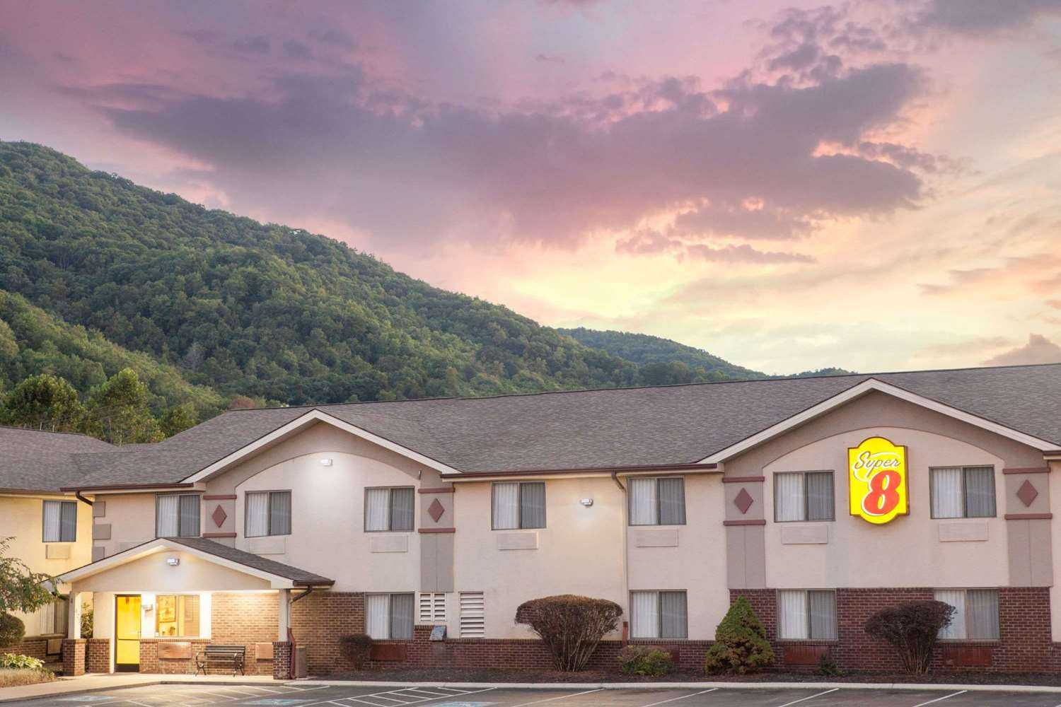 Super 8 by Wyndham Norton VA in Norton, VA