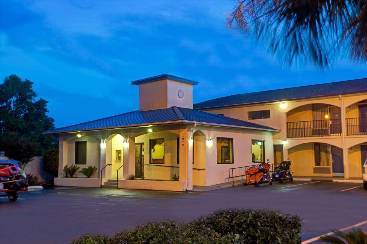 Super 8 by Wyndham Walterboro in Walterboro, SC