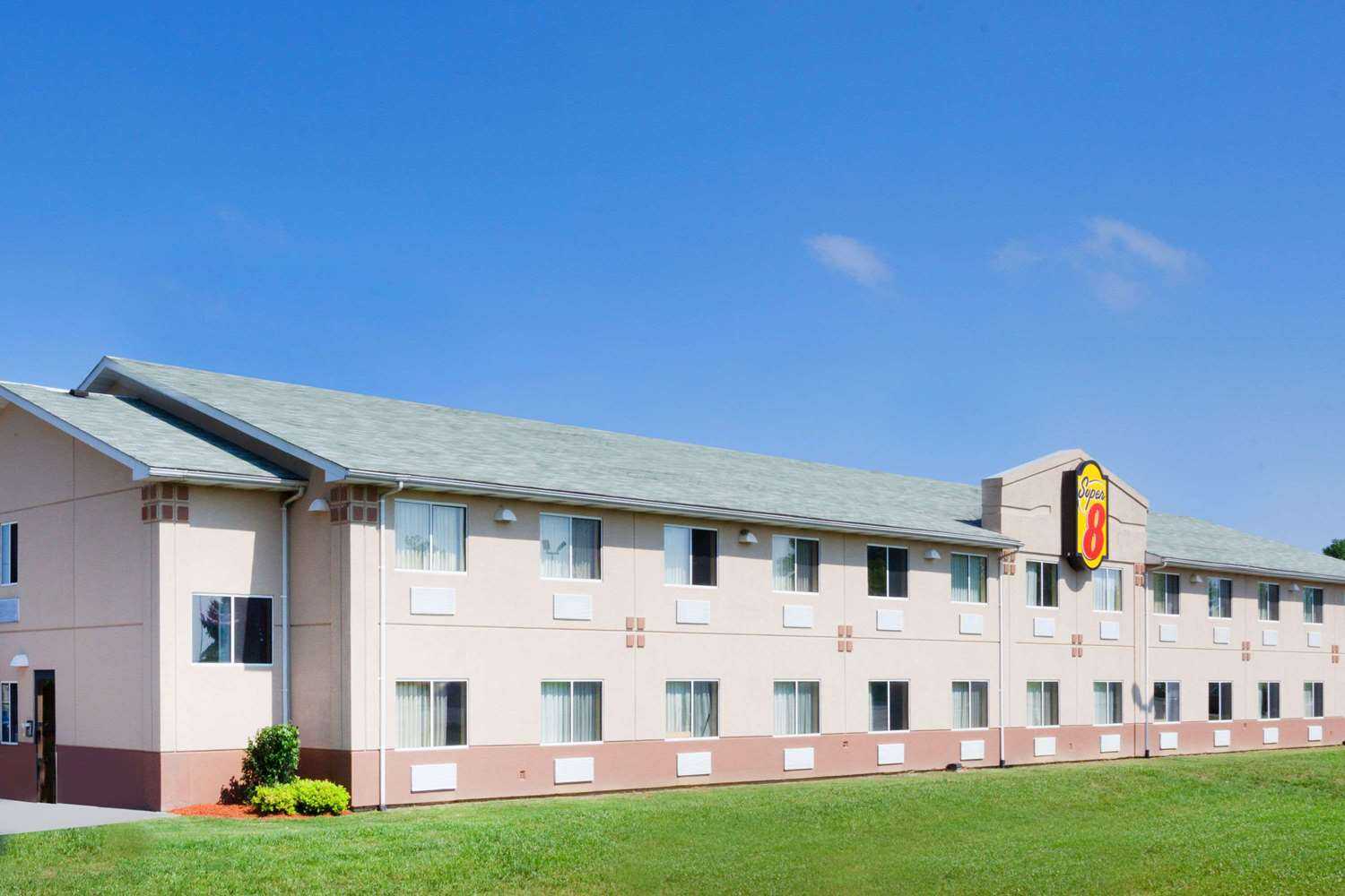 Super 8 by Wyndham Owensboro in Owensboro, KY