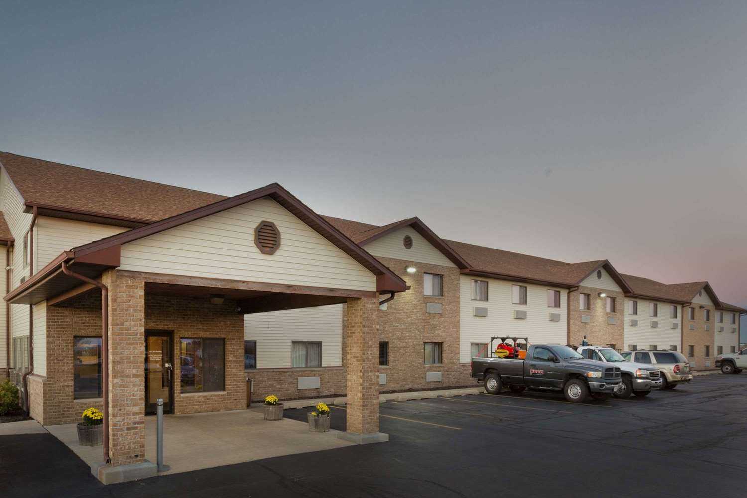 Super 8 by Wyndham Rochelle in Rochelle, IL