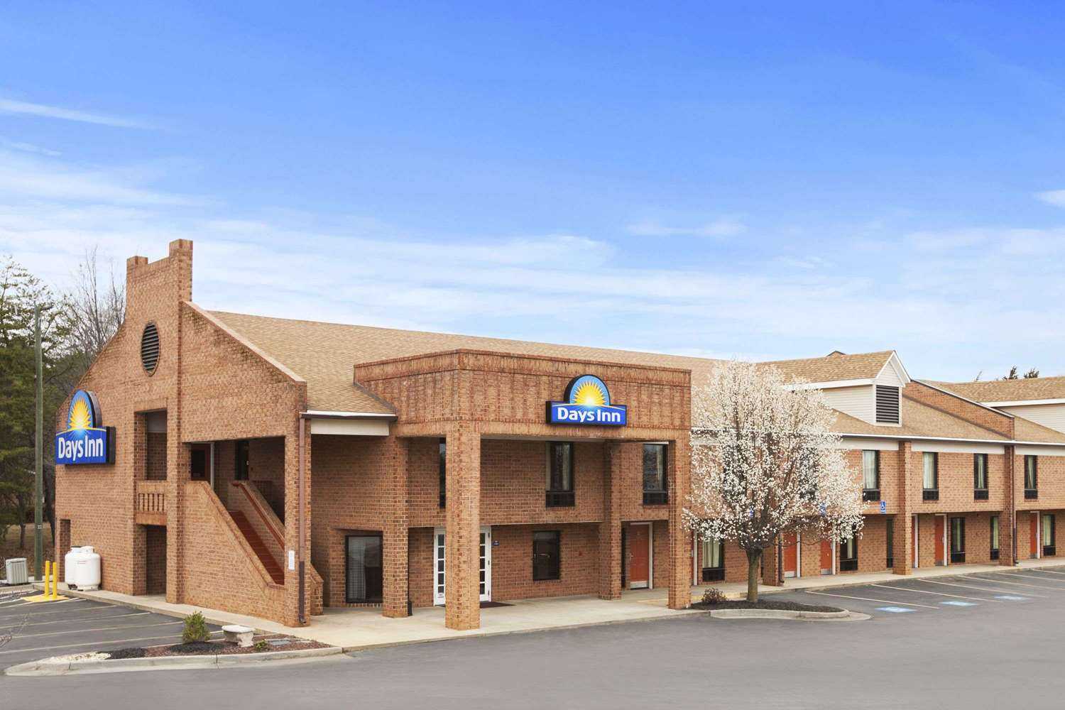 Days Inn by Wyndham Farmville in Farmville, VA