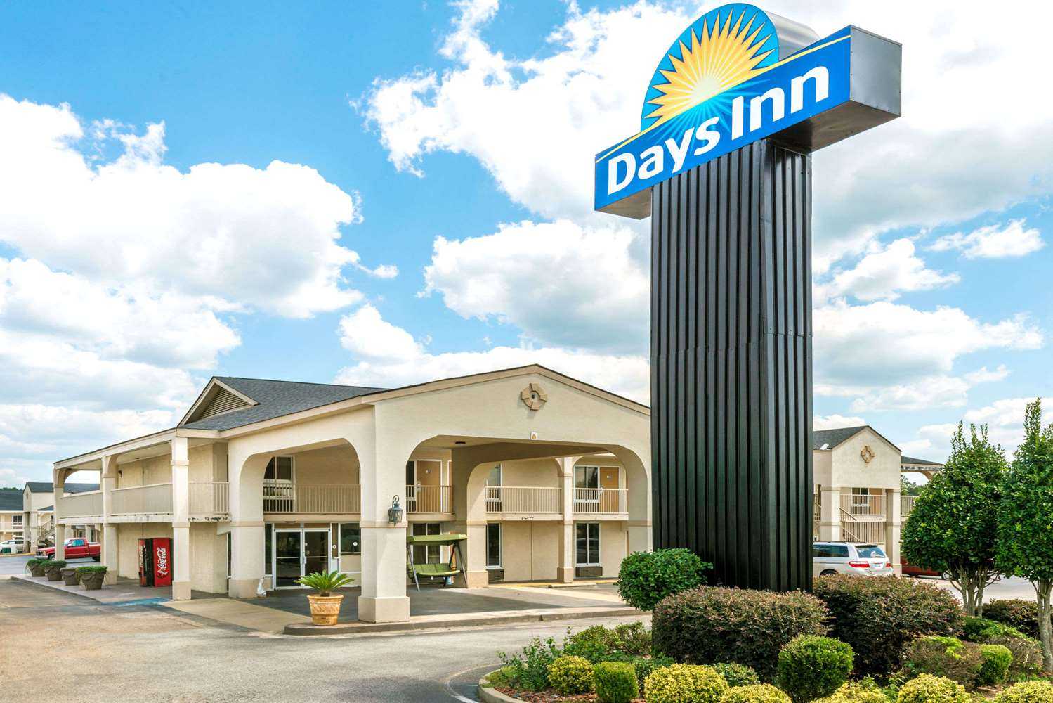 Days Inn by Wyndham Shorter in Shorter, AL