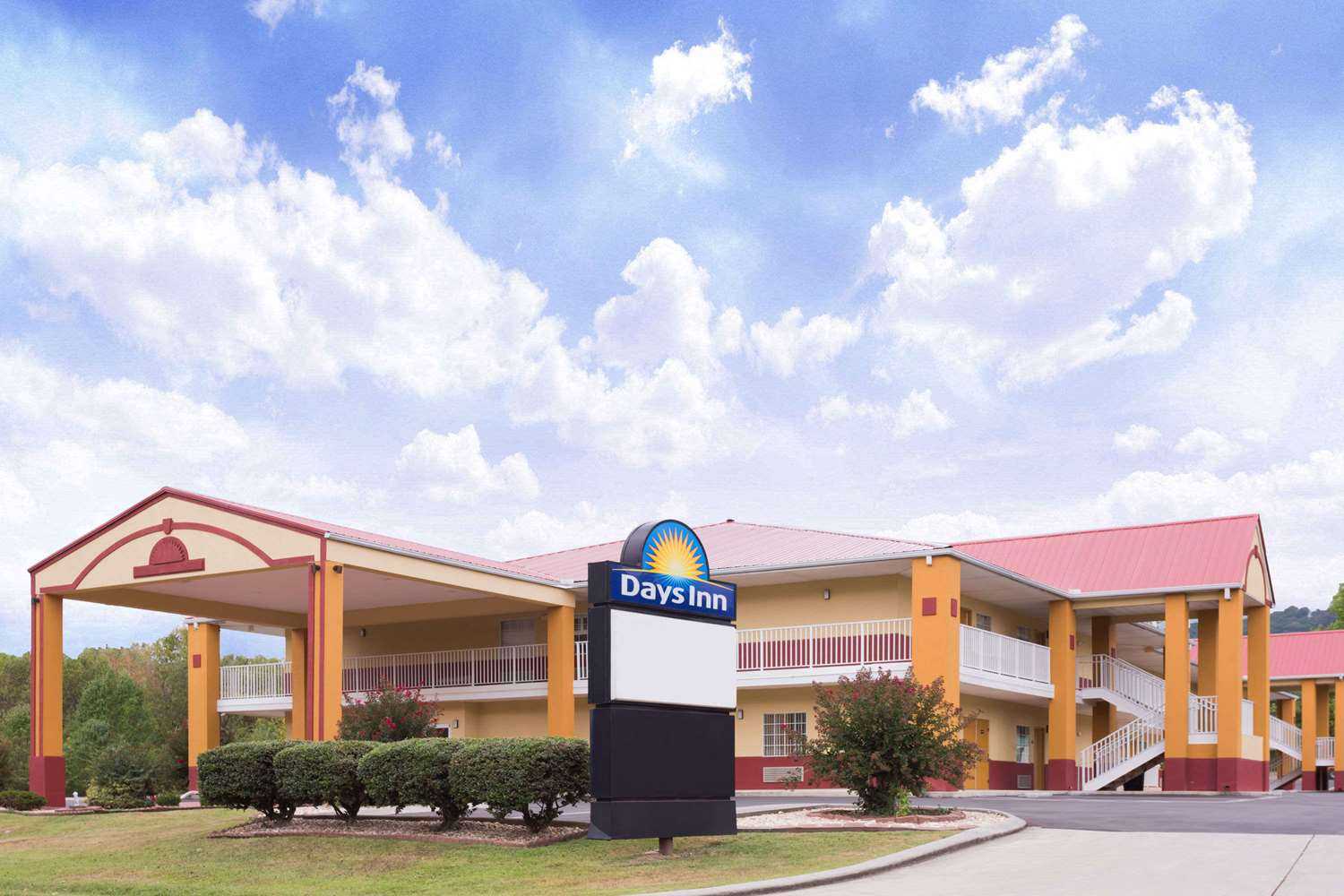 Days Inn by Wyndham Trenton in Trenton, GA