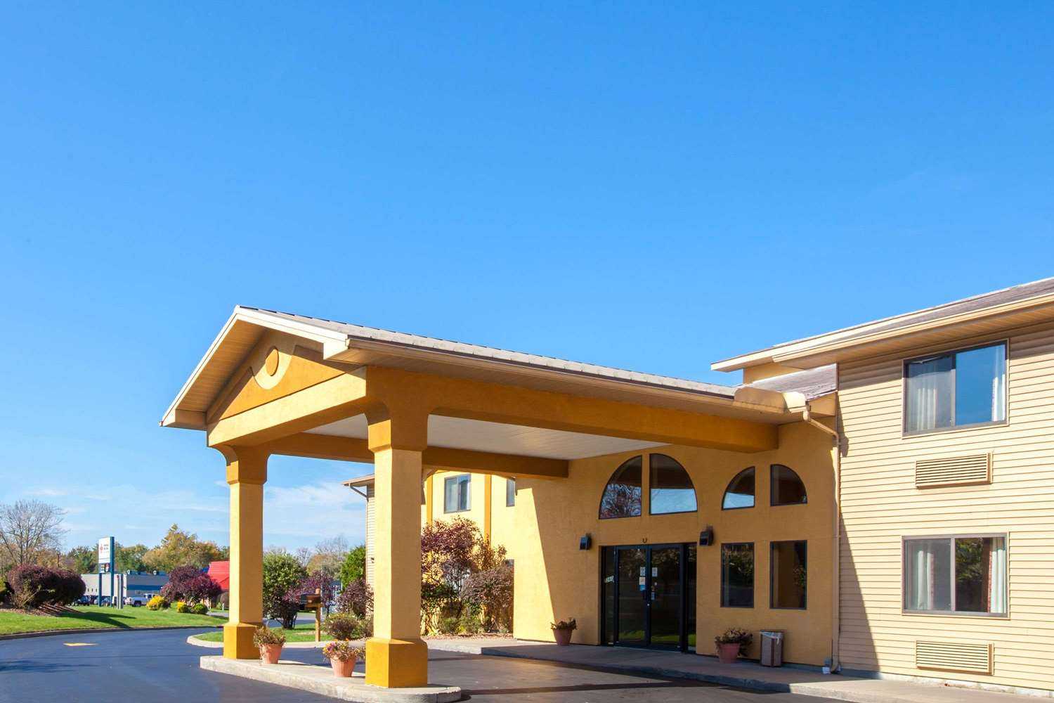 Super 8 by Wyndham Liverpool/Clay/Syracuse Area in Liverpool, NY