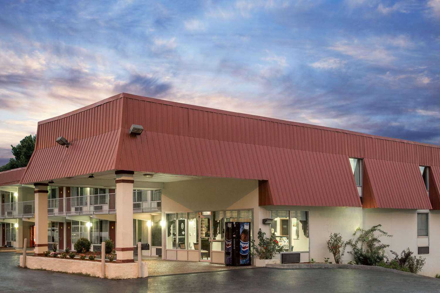 Kingsport, TN의 Super 8 by Wyndham Kingsport /I-81