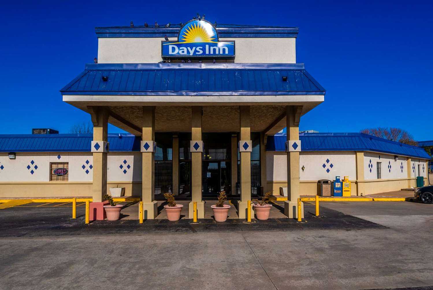 Days Inn by Wyndham Clinton in Clinton, OK